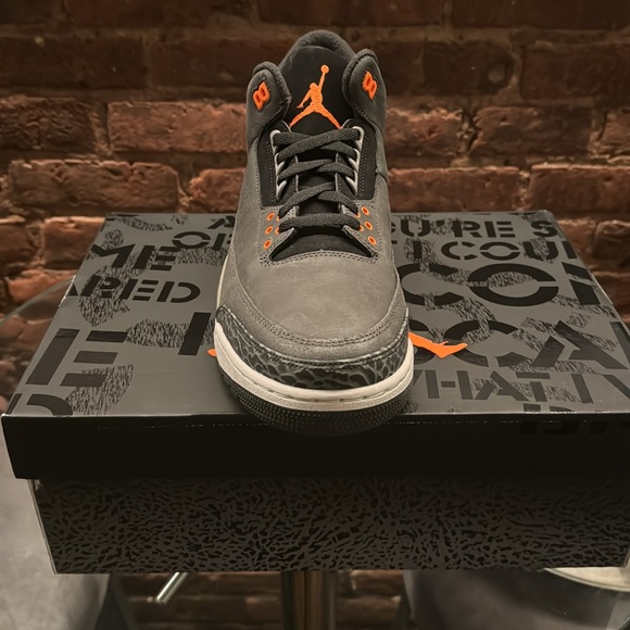 NIKE AIR JORDAN 3 Retro (2023) - Grey/Black/Orange main image 4